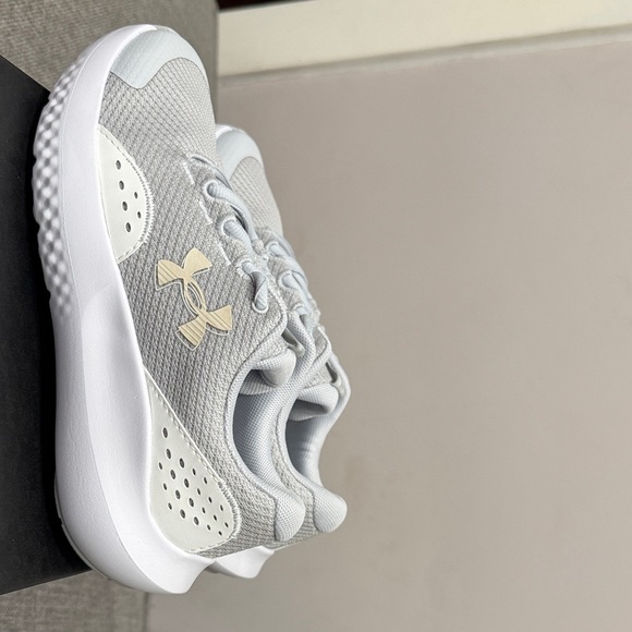 Under Armour Light Gray Athletic Shoes - Picture 3 of 3